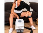 Femme utilisant appareil de Cryothérapie Ice Compression easyCryo® Moove