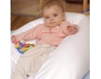 Bébé dans le coussin de positionnement SISSEL® COMFORT
