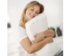 Femme ayant la tête posée sur le SISSEL® SOFT PLUS Oreiller à mémoire de forme