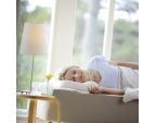 Femme de profil en train de dormir sur le SISSEL® SOFT PLUS Oreiller à mémoire de forme