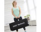 Femme avec le sac de transport MYOFASCIA