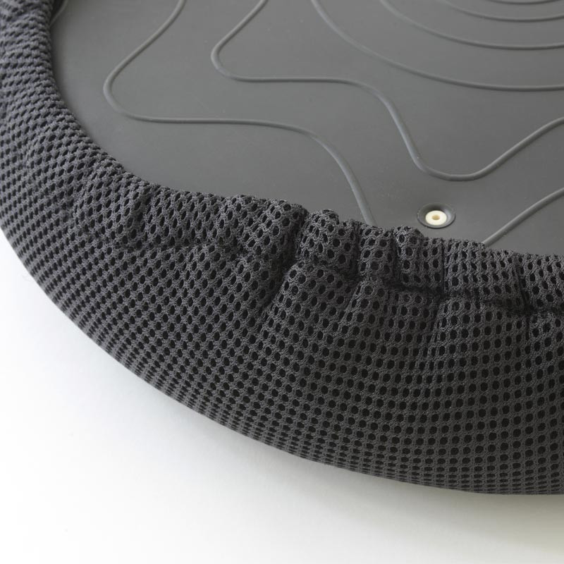 Zoom sur le tissu 3D de la housse aérée SITFIT® noire Zoom sur le tissu 3D de la housse aérée SITFIT® noire