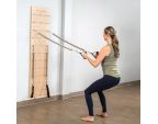 Femme utilisant un Pilates Springboard™ en position de gainage