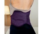 Zoom femme de dos avec la ceinture chauffante lombaire Vulpés + batterie